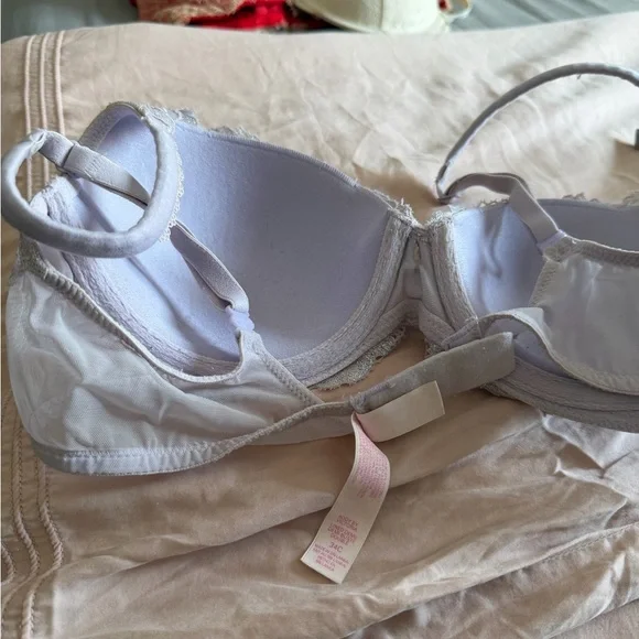 Victoria's Secret Lace Underwire Bra in Light Lavender - Picture 2 of 2
